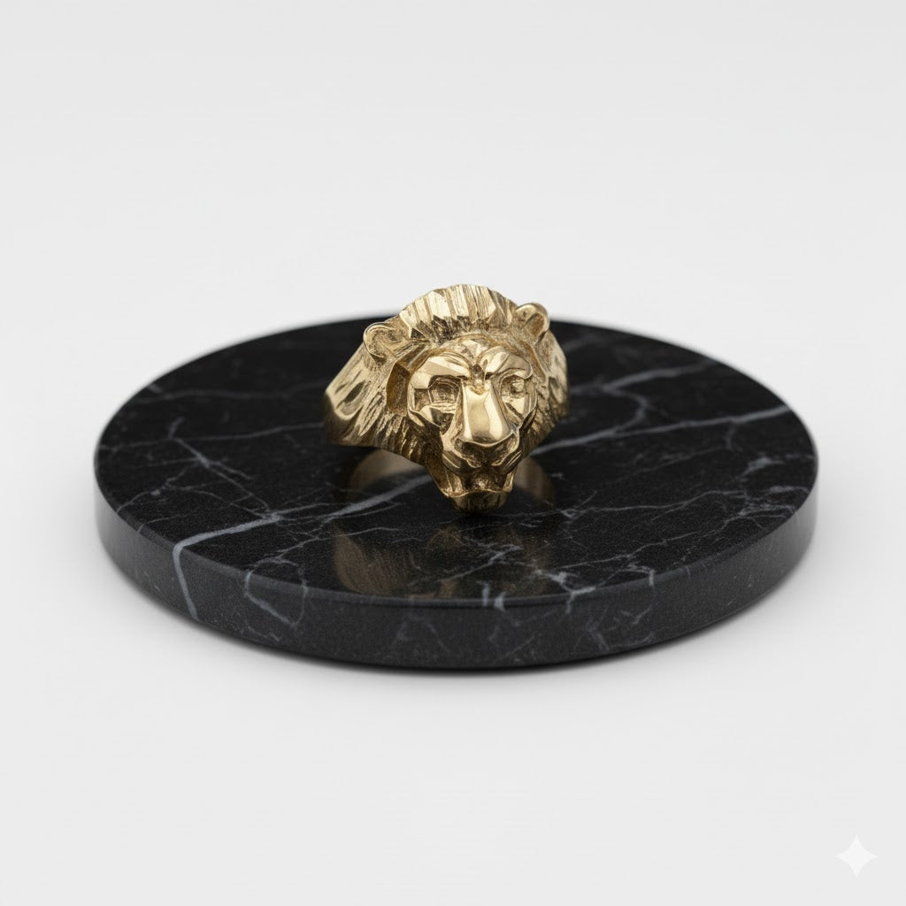 Anillo de oro amarillo con cabeza de león texturizada - Oro amarillo de 10 quilates 