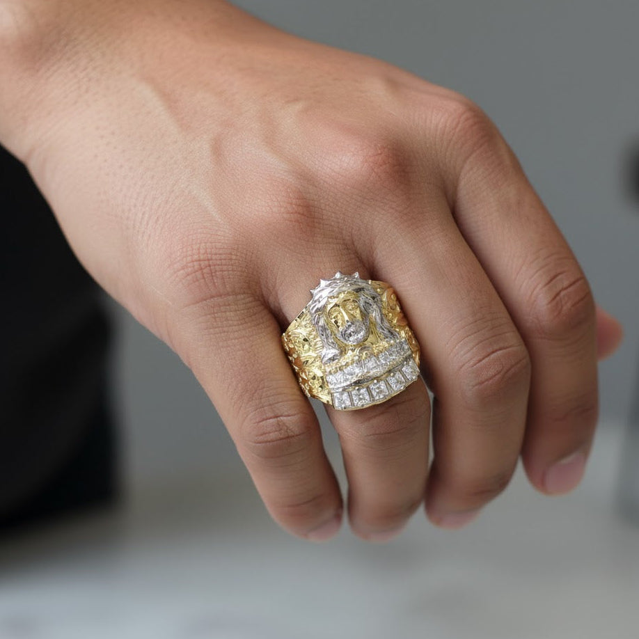 Cabeza de Jesús grande en dos tonos con anillo de circonita cúbica - Oro amarillo de 10 quilates 